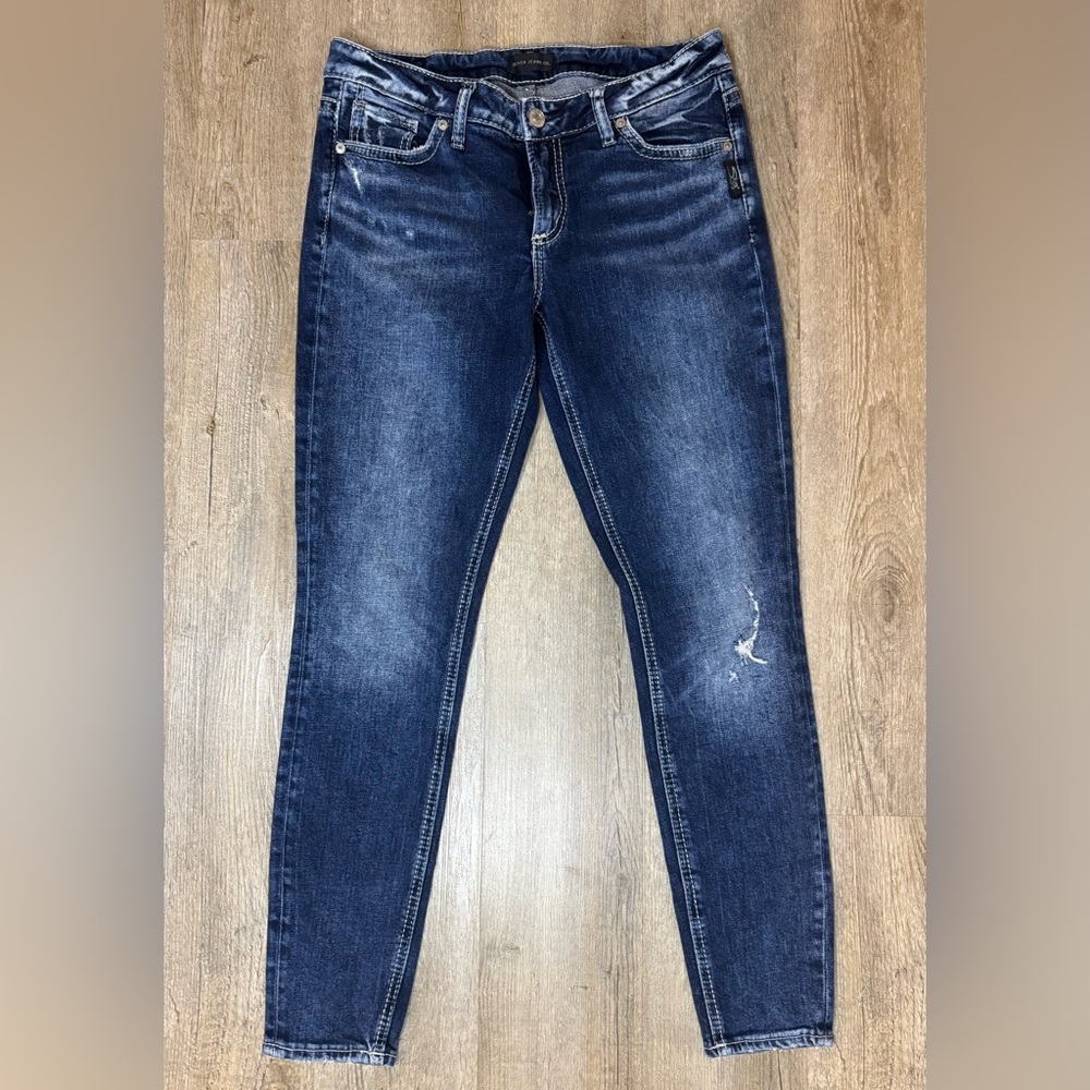 SILVER JEANS CO Elyse Skinny Classic Blue Wash Distressed Denim Jeans, Size 28